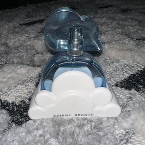 Cloud by Ariana Grande perfume
